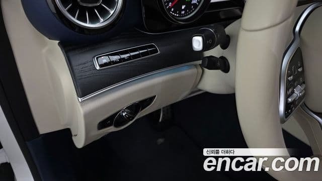 Mercedes-Benz E-Class 2019 — Photo 3/33