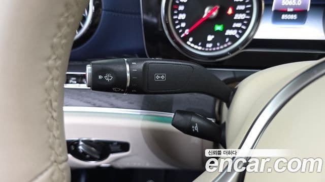 Mercedes-Benz E-Class 2019 — Photo 7/33