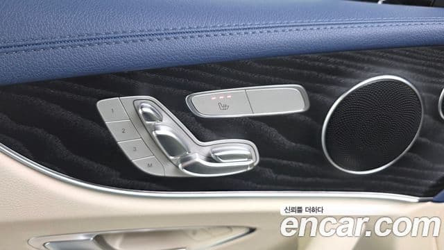 Mercedes-Benz E-Class 2019 — Photo 32/33