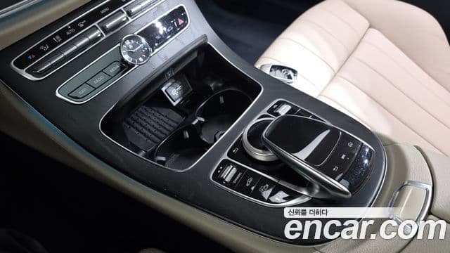 Mercedes-Benz E-Class 2019 — Photo 26/33