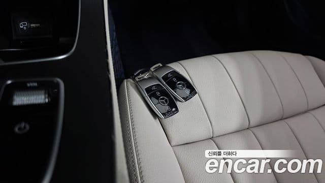 Mercedes-Benz E-Class 2019 — Photo 28/33