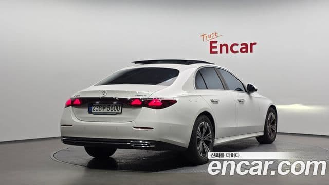 Mercedes-Benz E-Class 2025 — Фото 2/20