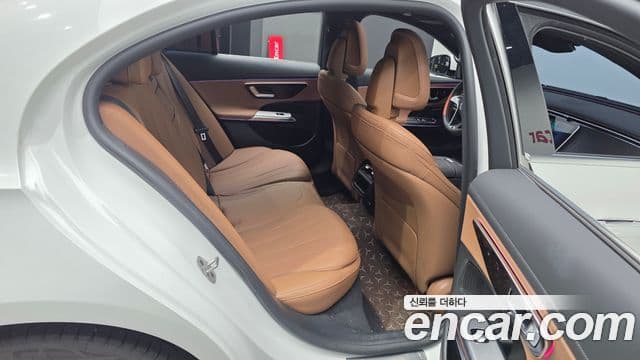 Mercedes-Benz E-Class 2025 — Фото 12/20