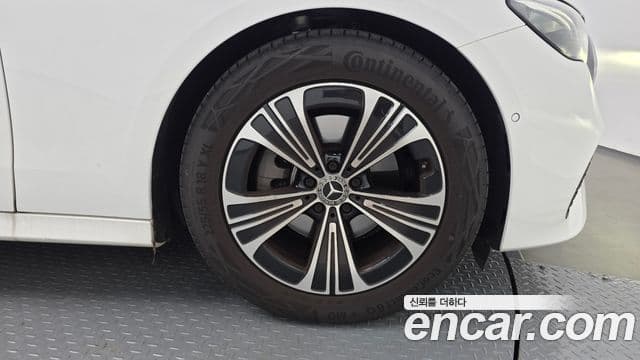 Mercedes-Benz E-Class 2025 — Şəkil 26/35