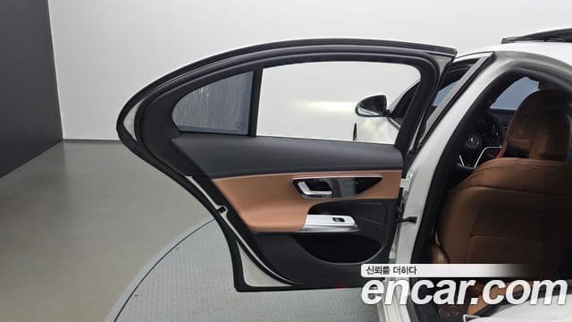 Mercedes-Benz E-Class 2025 — Şəkil 30/35