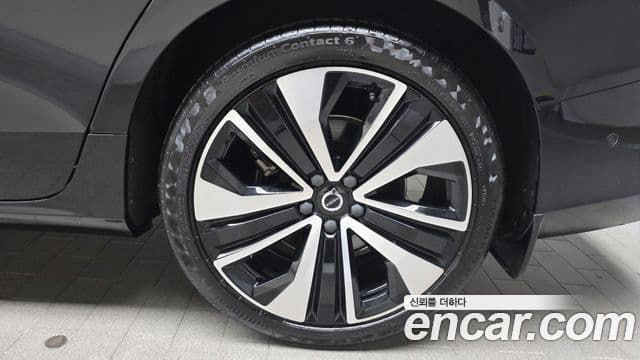 Volvo S60 2022 — Photo 21/30