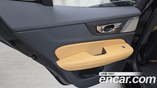 Volvo S60 2022 — Photo 16/30