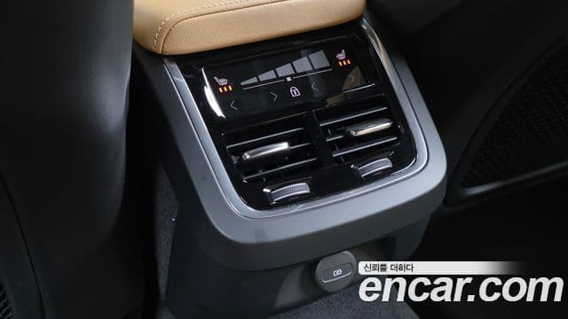 Volvo S60 2022 — Photo 28/30