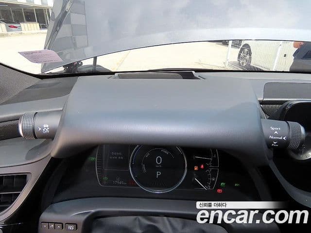 Lexus ES300h 2023 — Photo 9/20