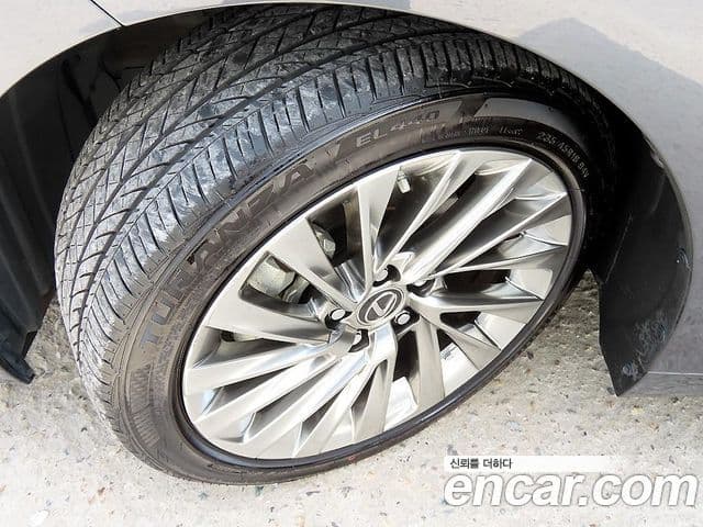 Lexus ES300h 2023 — Photo 15/20