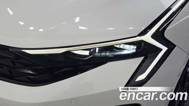 Kia K5 2023 — ფოტო 4/31