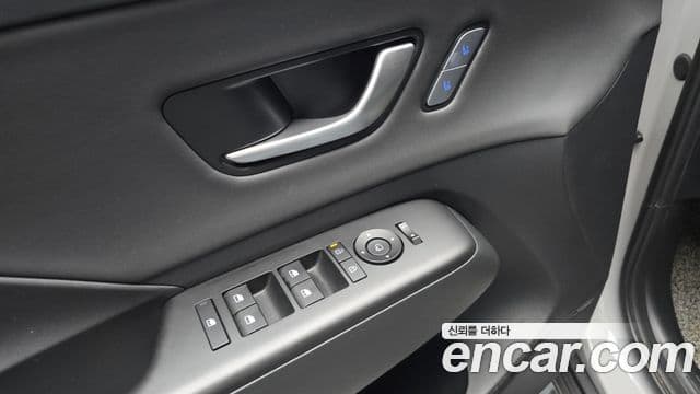 Hyundai Kona 2023 — Фото 17/20