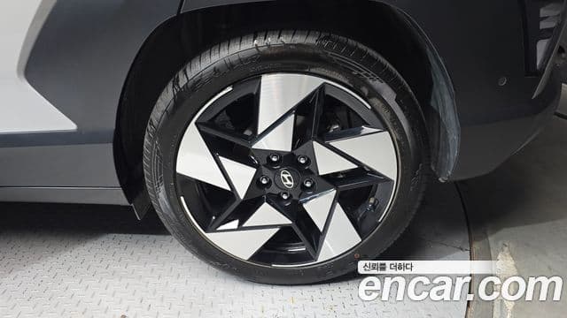Hyundai Kona Hybrid 2023 — Photo 1/30
