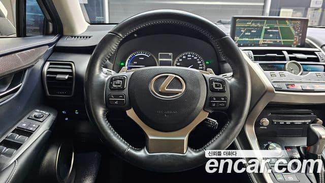 Lexus NX300h 2019 — Şəkil 19/20