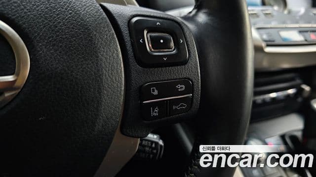 Lexus NX300h 2019 — Şəkil 12/20