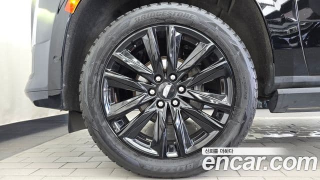 Cadillac Escalade 2021 — ფოტო 17/20
