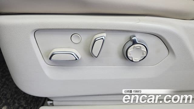 Cadillac Escalade 2021 — ფოტო 16/20