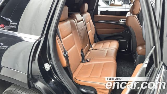 Jeep Grand Cherokee 2021 — Şəkil 11/37