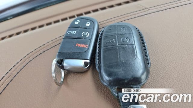 Jeep Grand Cherokee 2021 — Şəkil 29/37