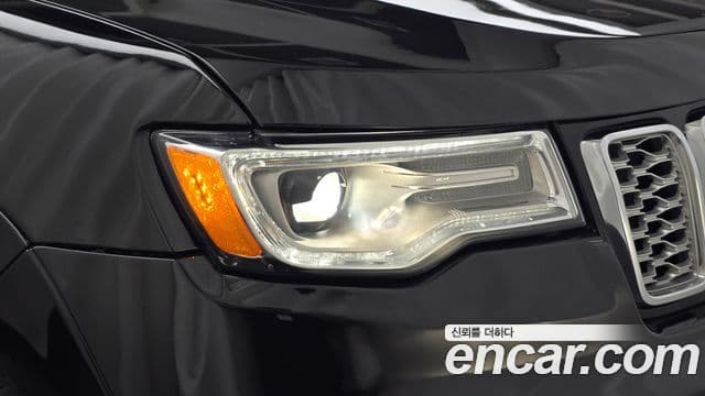 Jeep Grand Cherokee 2021 — Şəkil 34/37