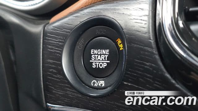Jeep Grand Cherokee 2021 — Şəkil 33/37