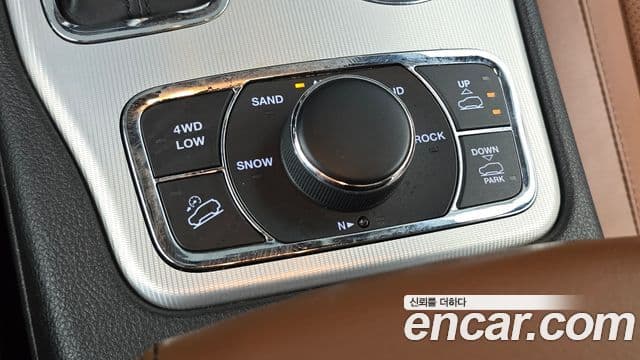 Jeep Grand Cherokee 2021 — Şəkil 27/37