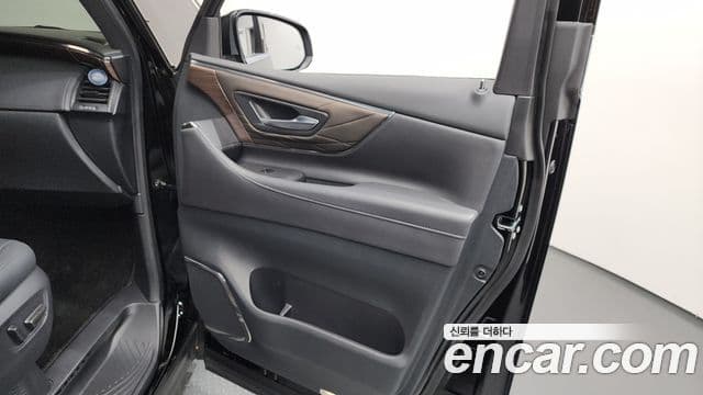 Toyota Alphard 2024 — Şəkil 28/33