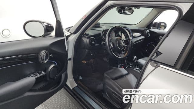 Mini Cooper 2023 — Şəkil 28/32
