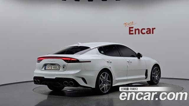 Kia Stinger 2022 — Фото 2/20
