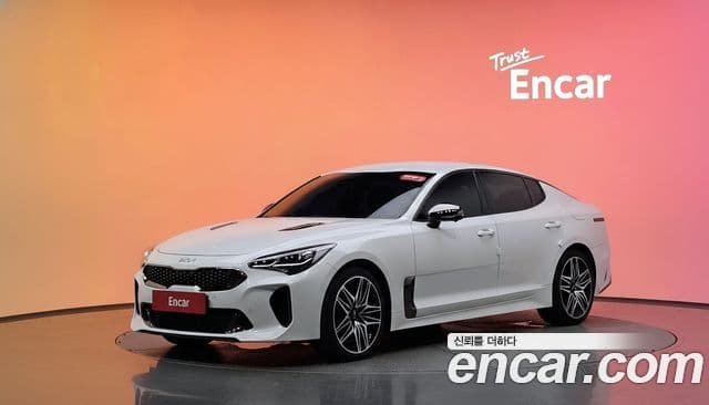 Kia Stinger 2022 — Фото 1/20
