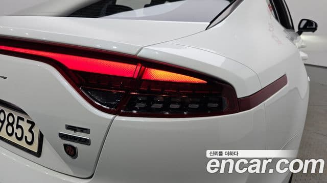 Kia Stinger Meister 2022 — Şəkil 28/31