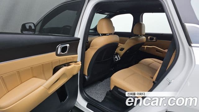 Kia Sorento 2023 — ფოტო 8/32