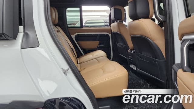 Land Rover Defender 2025 — Фото 12/20