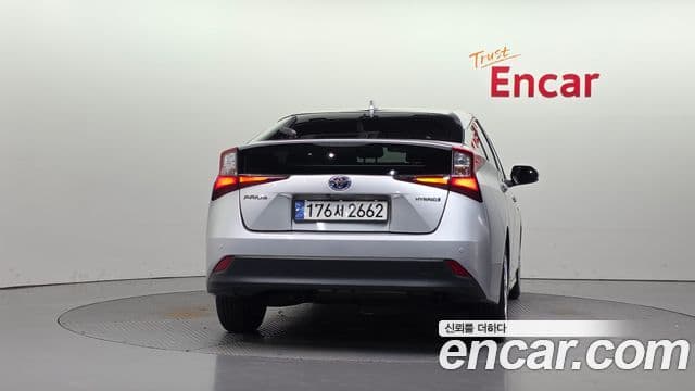 Toyota Prius 2022 — Photo 4/32