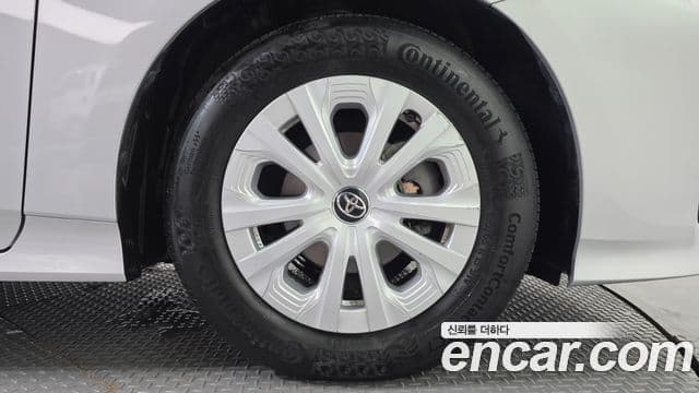 Toyota Prius 2022 — Photo 7/32