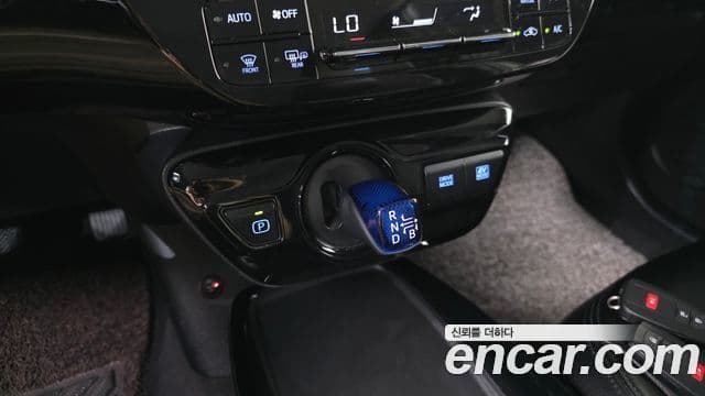 Toyota Prius 2022 — Photo 6/32