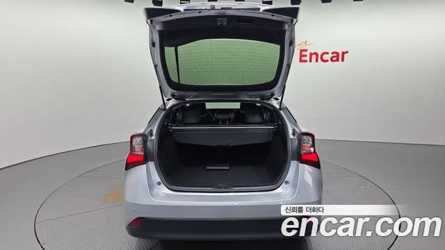 Toyota Prius 2022 — Photo 12/32