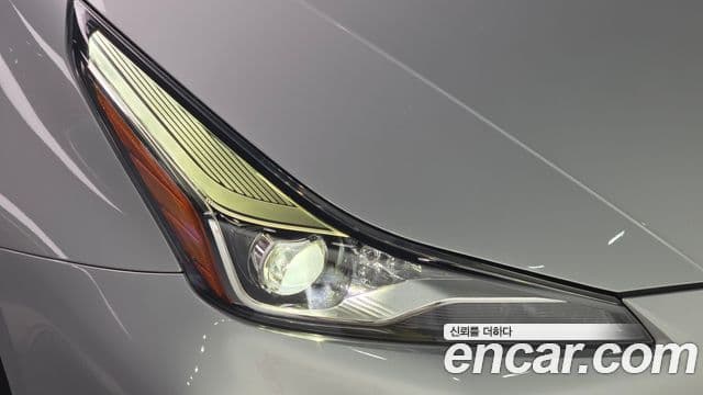 Toyota Prius 2022 — Photo 11/32