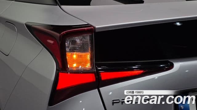 Toyota Prius 2022 — Photo 9/32