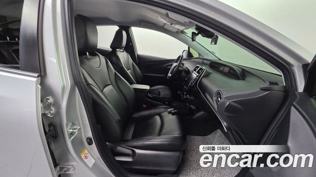 Toyota Prius 2022 — Photo 25/32