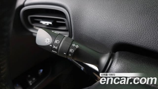 Toyota Prius 2022 — Photo 8/32
