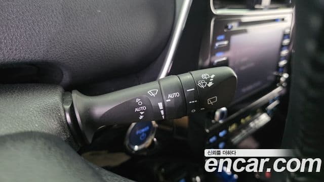 Toyota Prius 2022 — Photo 19/32
