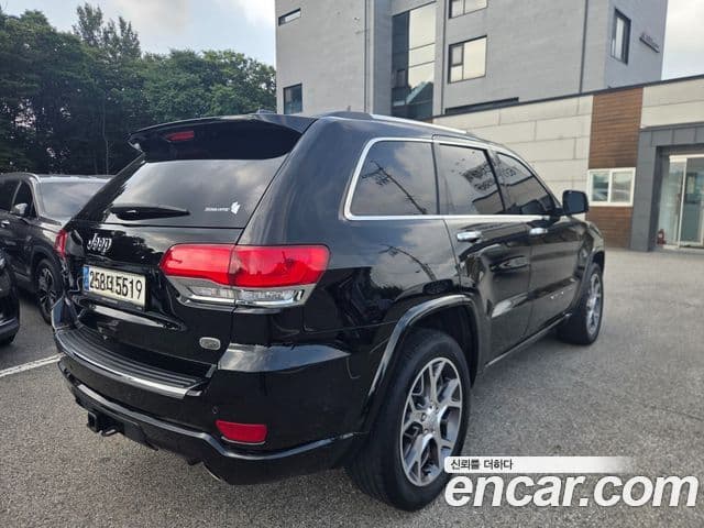 Jeep Grand Cherokee 2021 — Фото 3/20