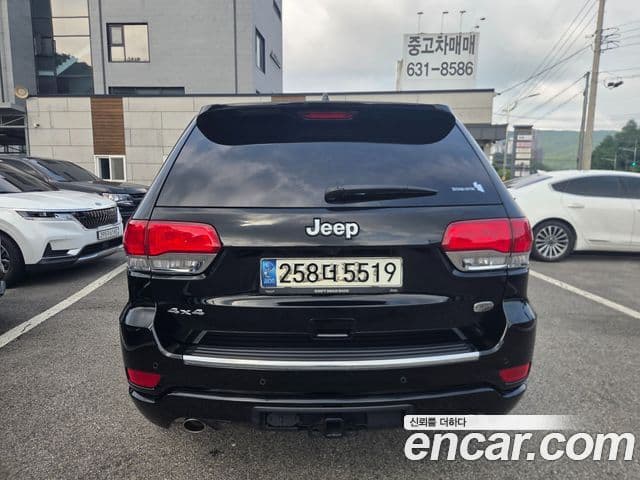 Jeep Grand Cherokee 2021 — Фото 4/20