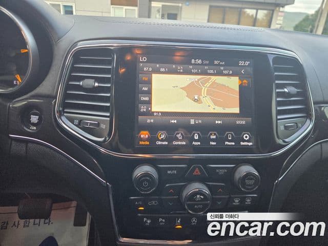 Jeep Grand Cherokee 2021 — Фото 9/20