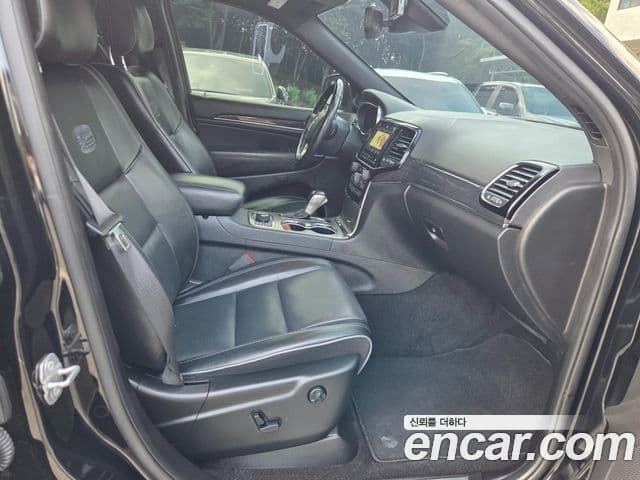 Jeep Grand Cherokee 2021 — Фото 14/20