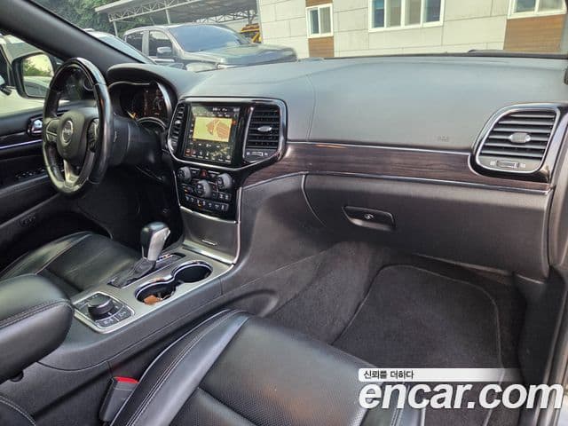 Jeep Grand Cherokee 2021 — Фото 16/20