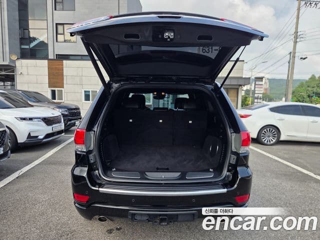 Jeep Grand Cherokee 2021 — Фото 17/20
