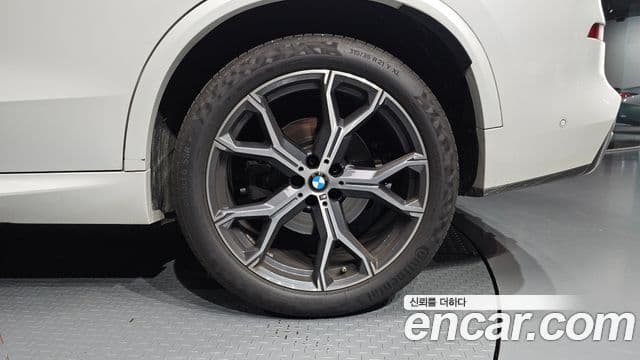 BMW X5 2023 — Şəkil 27/34