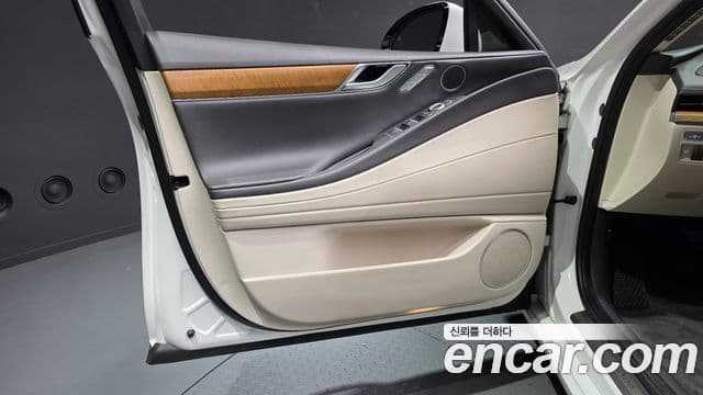 Genesis G80 2022 — ფოტო 26/31